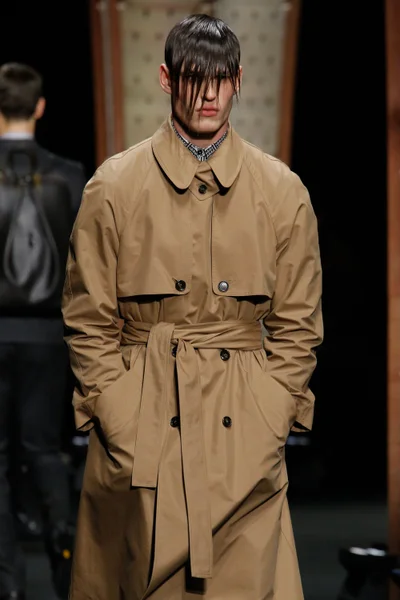 Look 28